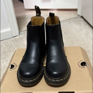 Dr. Martens 2976 Smooth Chelsea Boots in Black